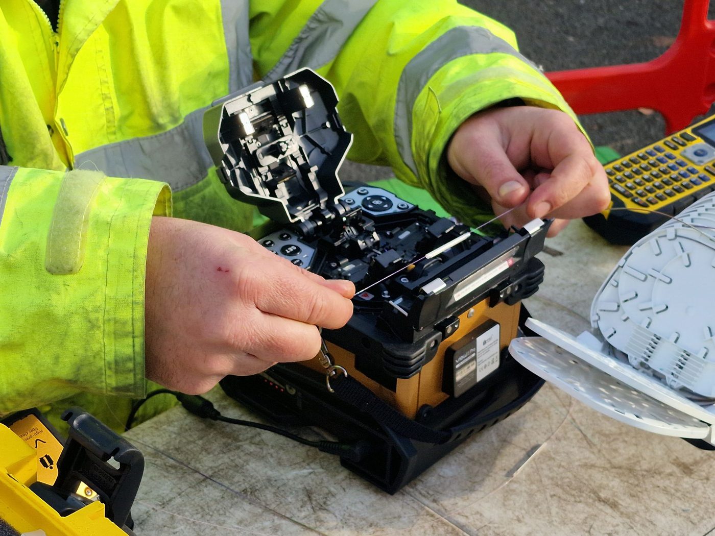 Coreline Fibre engineer fusion-splicing fibre optic cable on site with a splicing machine